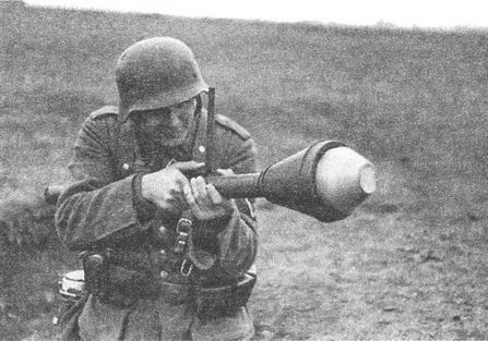 Иллюстрация к книге — "Фаустники" в бою [i_121.jpg]