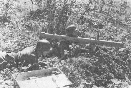 Иллюстрация к книге — "Фаустники" в бою [i_132.jpg]