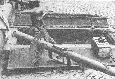 Иллюстрация к книге — "Фаустники" в бою [i_134.jpg]