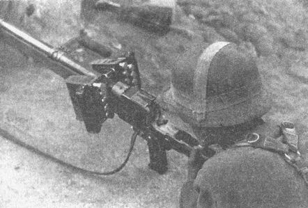 Иллюстрация к книге — "Фаустники" в бою [i_139.jpg]