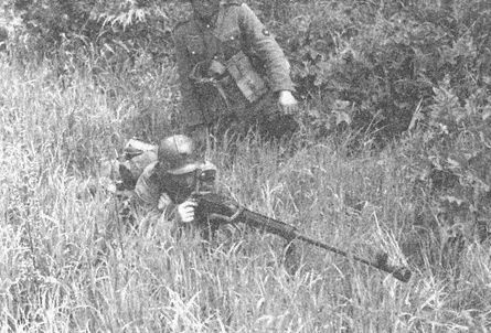 Иллюстрация к книге — "Фаустники" в бою [i_143.jpg]