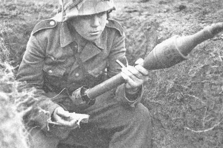 Иллюстрация к книге — "Фаустники" в бою [i_148.jpg]