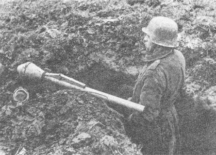 Иллюстрация к книге — "Фаустники" в бою [i_157.jpg]