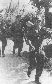 Иллюстрация к книге — "Фаустники" в бою [i_159.jpg]