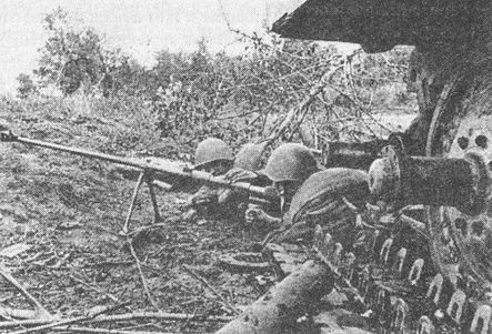 Иллюстрация к книге — "Фаустники" в бою [i_162.jpg]