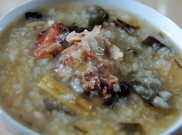 Иллюстрация к книге — Блюда в глиняных горшочках [i_002.jpg]