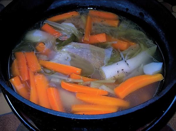 Иллюстрация к книге — Блюда в глиняных горшочках [i_003.jpg]