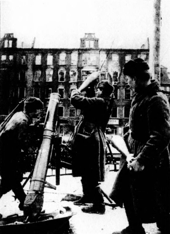 Иллюстрация к книге — Осада Будапешта. 100 дней Второй мировой войны [i_085.jpg]