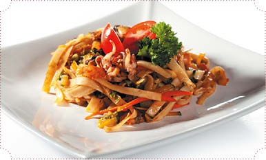 Иллюстрация к книге — Холодные и теплые салаты. Мясные, рыбные, овощные, корейские, постные + 50 салатных заправок [i_004.jpg]