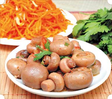 Иллюстрация к книге — Холодные и теплые салаты. Мясные, рыбные, овощные, корейские, постные + 50 салатных заправок [i_113.jpg]