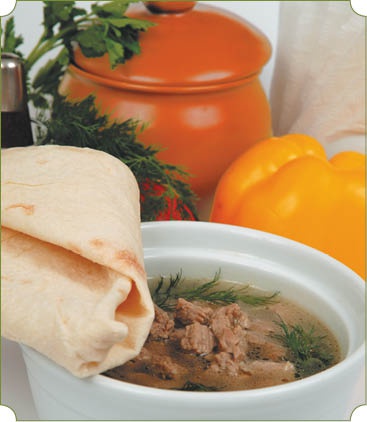 Иллюстрация к книге — Аппетитное жаркое, гуляш, кулеш, солянки, плов, рагу и другие блюда в горшочках [i_002.jpg]