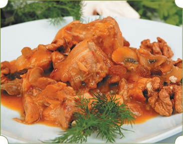 Иллюстрация к книге — Аппетитное жаркое, гуляш, кулеш, солянки, плов, рагу и другие блюда в горшочках [i_028.jpg]