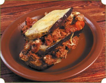 Иллюстрация к книге — Аппетитное жаркое, гуляш, кулеш, солянки, плов, рагу и другие блюда в горшочках [i_035.jpg]