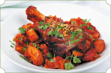 Иллюстрация к книге — Аппетитное жаркое, гуляш, кулеш, солянки, плов, рагу и другие блюда в горшочках [i_045.jpg]