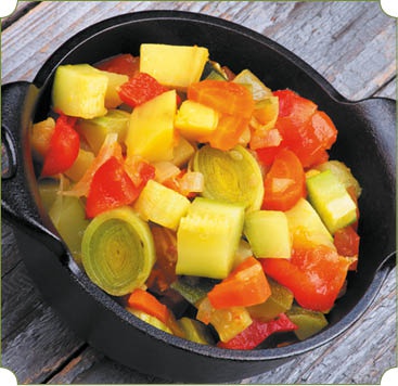 Иллюстрация к книге — Аппетитное жаркое, гуляш, кулеш, солянки, плов, рагу и другие блюда в горшочках [i_071.jpg]