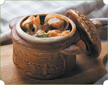 Иллюстрация к книге — Аппетитное жаркое, гуляш, кулеш, солянки, плов, рагу и другие блюда в горшочках [i_119.jpg]