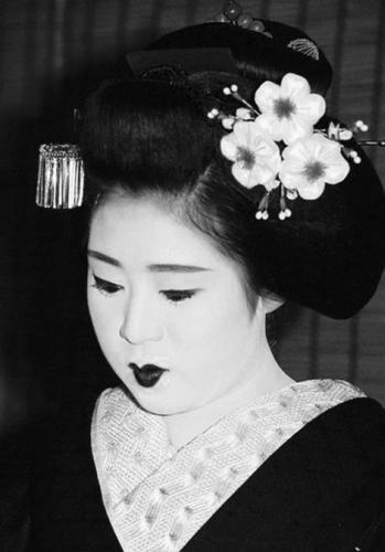 Иллюстрация к книге — 300 рецептов ухода за кожей. Маски. Пилинг. Лифтинг. Против морщин и угрей. Против целлюлита и рубцов [i_006.jpg]