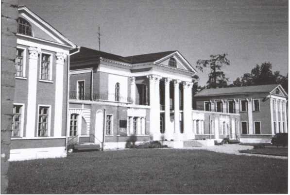 Иллюстрация к книге — Наталия Гончарова. Любовь или коварство? [i_015.jpg]