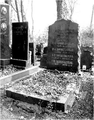 Иллюстрация к книге — Мистика московских кладбищ [i_098.jpg]