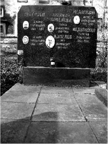 Иллюстрация к книге — Мистика московских кладбищ [i_099.jpg]