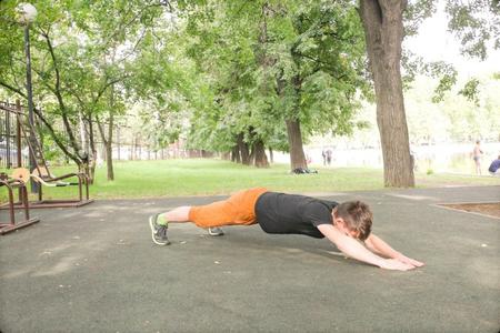 Иллюстрация к книге — Идеальная осанка [i_107.jpg]