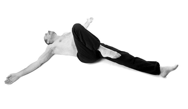 Иллюстрация к книге — Йога за 10 минут. Упражнения, которые вернут бодрость, омолодят тело, предотвратят болезни! [i_013.jpg]