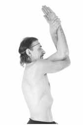 Иллюстрация к книге — Йога за 10 минут. Упражнения, которые вернут бодрость, омолодят тело, предотвратят болезни! [i_096.jpg]