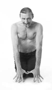 Иллюстрация к книге — Йога за 10 минут. Упражнения, которые вернут бодрость, омолодят тело, предотвратят болезни! [i_122.jpg]