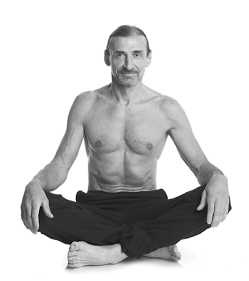 Иллюстрация к книге — Йога за 10 минут. Упражнения, которые вернут бодрость, омолодят тело, предотвратят болезни! [i_292.jpg]