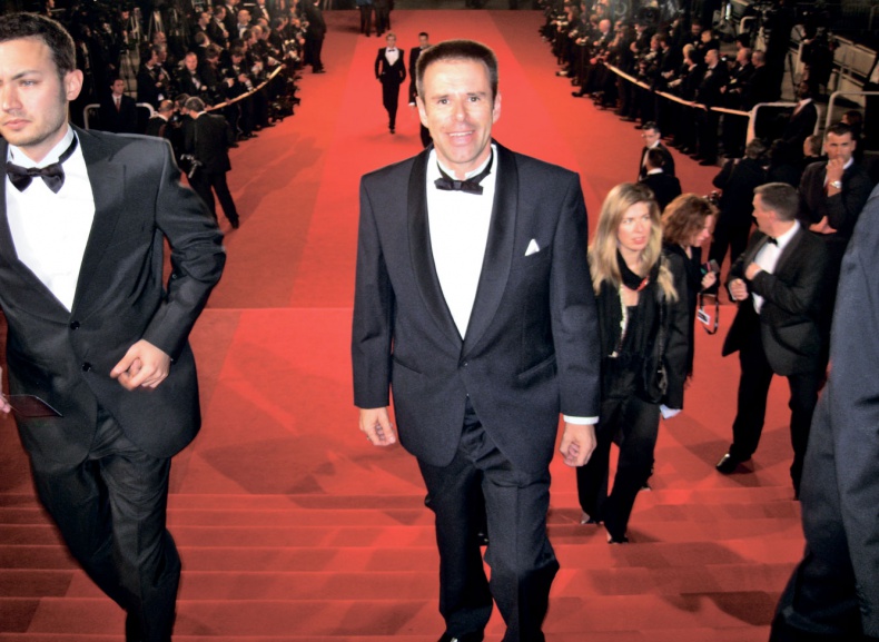 Иллюстрация к книге — Человек, который продал жизнь на eBay [a9r463f.jpg]