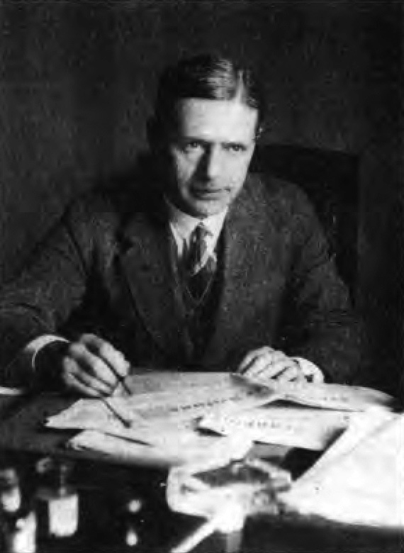 Иллюстрация к книге — Жизнь по "легенде" [i_005.jpg]