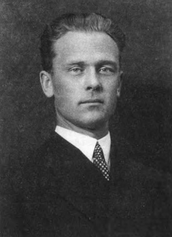 Иллюстрация к книге — Жизнь по "легенде" [i_035.jpg]