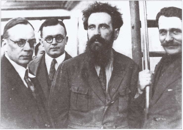 Иллюстрация к книге — Житейская правда разведки [i_014.jpg]