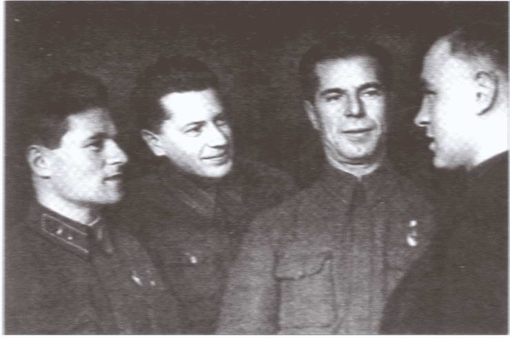 Иллюстрация к книге — Житейская правда разведки [i_024.jpg]