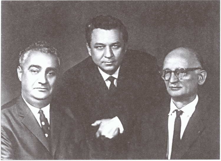 Иллюстрация к книге — Житейская правда разведки [i_033.jpg]