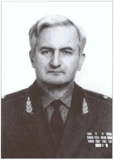 Иллюстрация к книге — Житейская правда разведки [i_037.jpg]