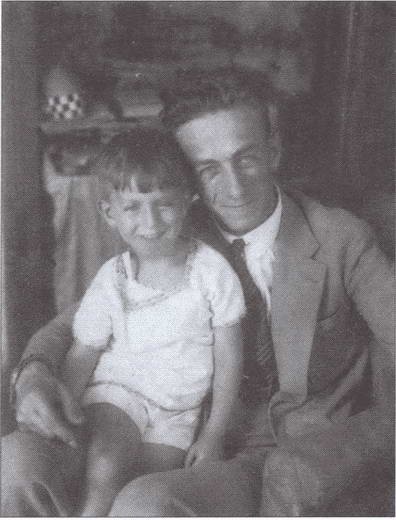 Иллюстрация к книге — С них начиналась разведка [i_033.jpg]