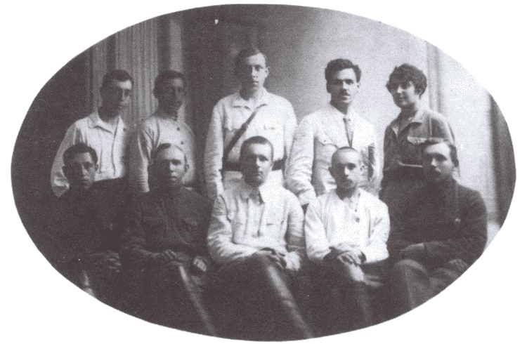 Иллюстрация к книге — С них начиналась разведка [i_035.jpg]