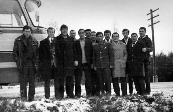 Иллюстрация к книге — Золотые звезды "Альфы" [i_003.jpg]