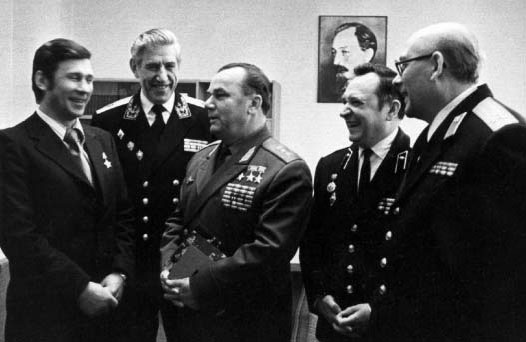 Иллюстрация к книге — Золотые звезды "Альфы" [i_005.jpg]