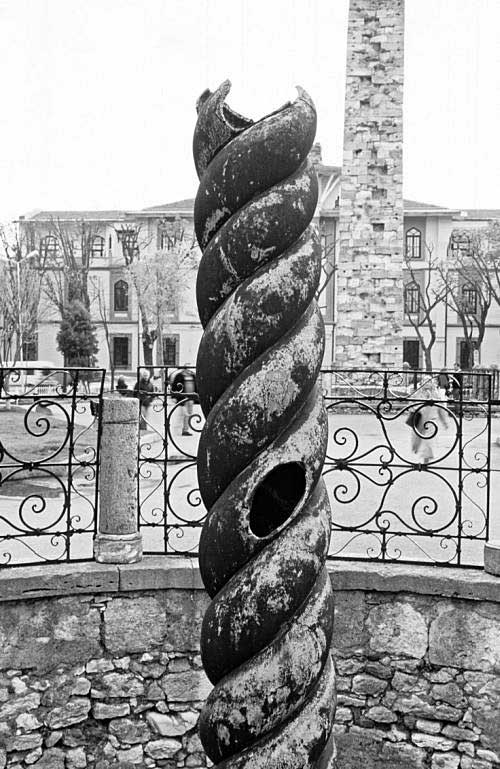 Иллюстрация к книге — Тайна Колизея [i_019.jpg]