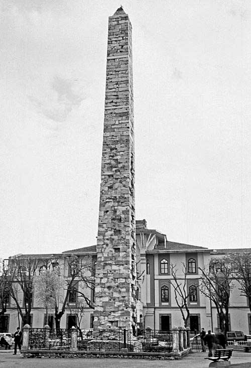 Иллюстрация к книге — Тайна Колизея [i_023.jpg]