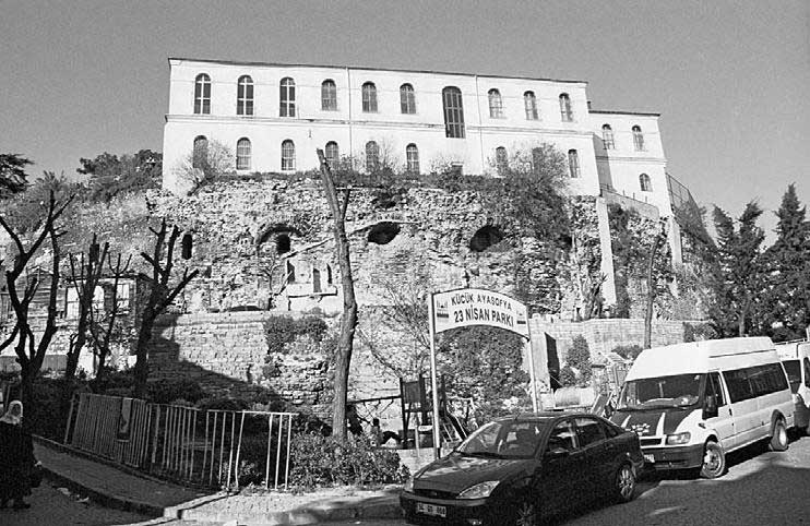 Иллюстрация к книге — Тайна Колизея [i_033.jpg]