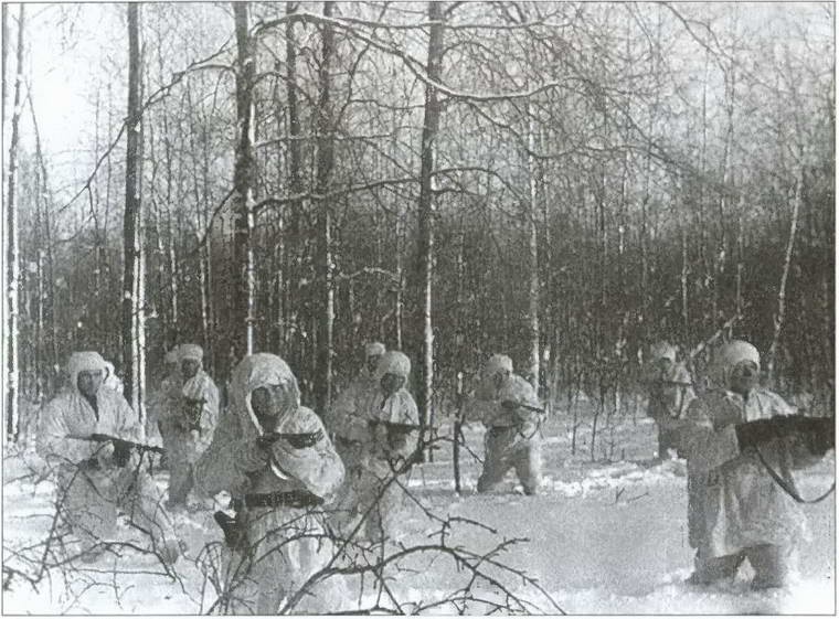 Иллюстрация к книге — Москва на линии фронта [i_032.jpg]