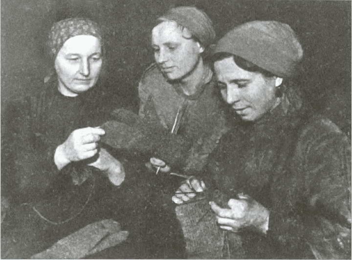 Иллюстрация к книге — Москва на линии фронта [i_034.jpg]