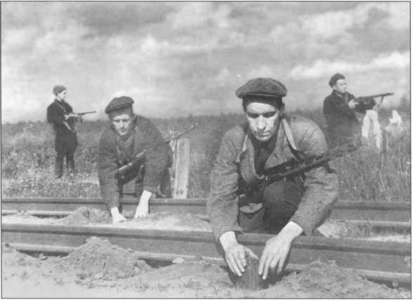 Иллюстрация к книге — Подлинная история "Майора Вихря" [i_023.jpg]