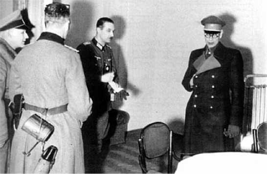 Иллюстрация к книге — Генерал из трясины. Судьба и история Андрея Власова. Анатомия предательства [i_004.jpg]