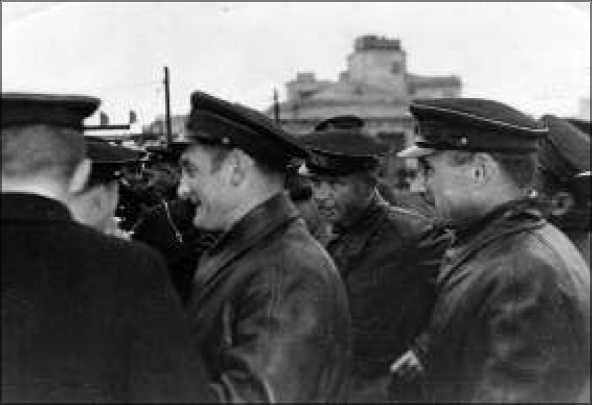 Иллюстрация к книге — Маринеско Александр Иванович [i_054.jpg]