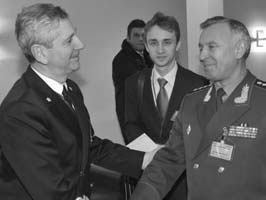 Иллюстрация к книге — Сердюков гейт. Мебель, женщины, миллиарды. Жизнь и нравы вредителей XXI века [i_013.jpg]