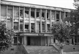 Иллюстрация к книге — Сердюков гейт. Мебель, женщины, миллиарды. Жизнь и нравы вредителей XXI века [i_021.jpg]